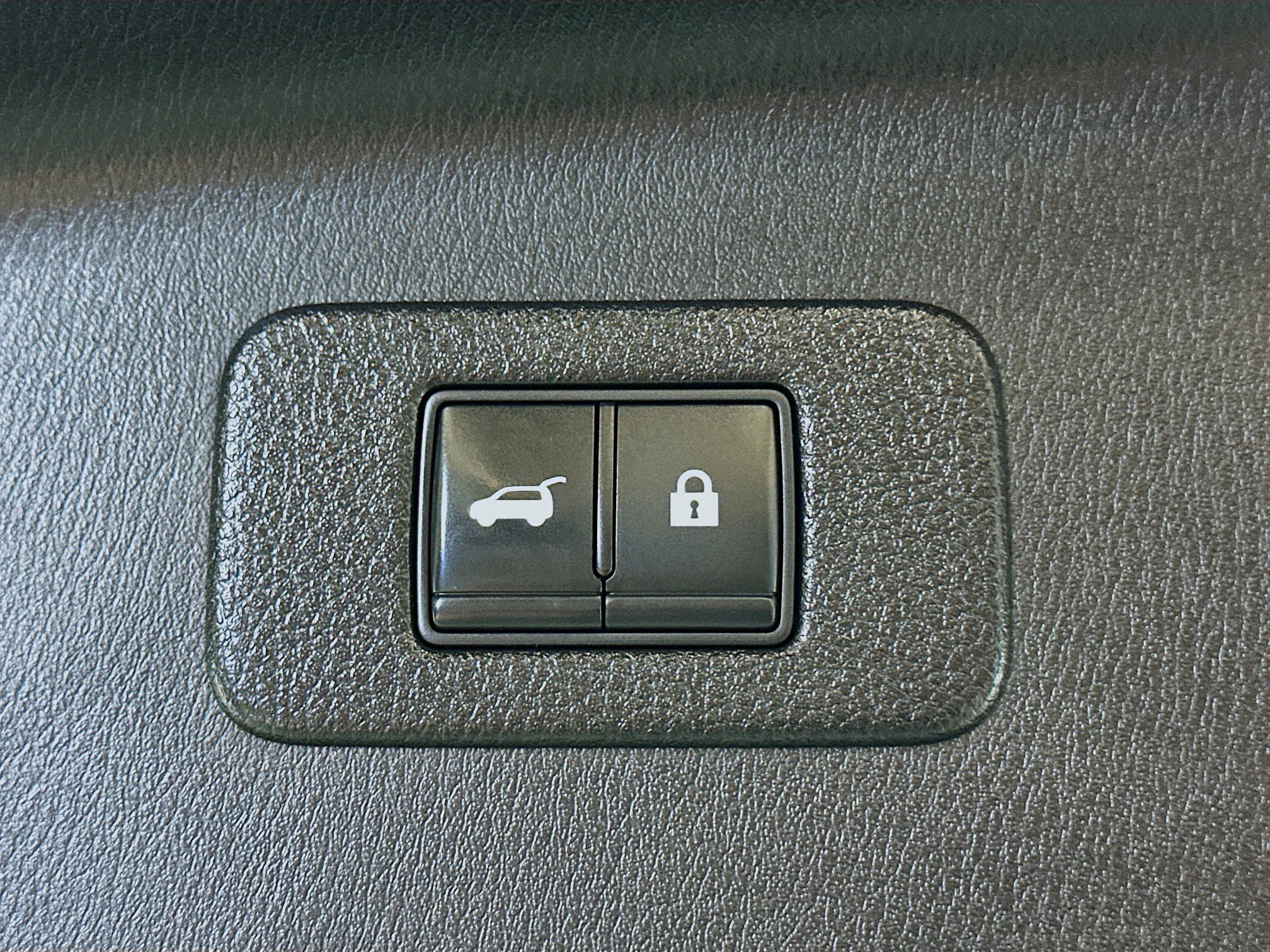 Used 2022 Nissan Armada SL w/ Captain's Chairs Package AWD/4WD image 33