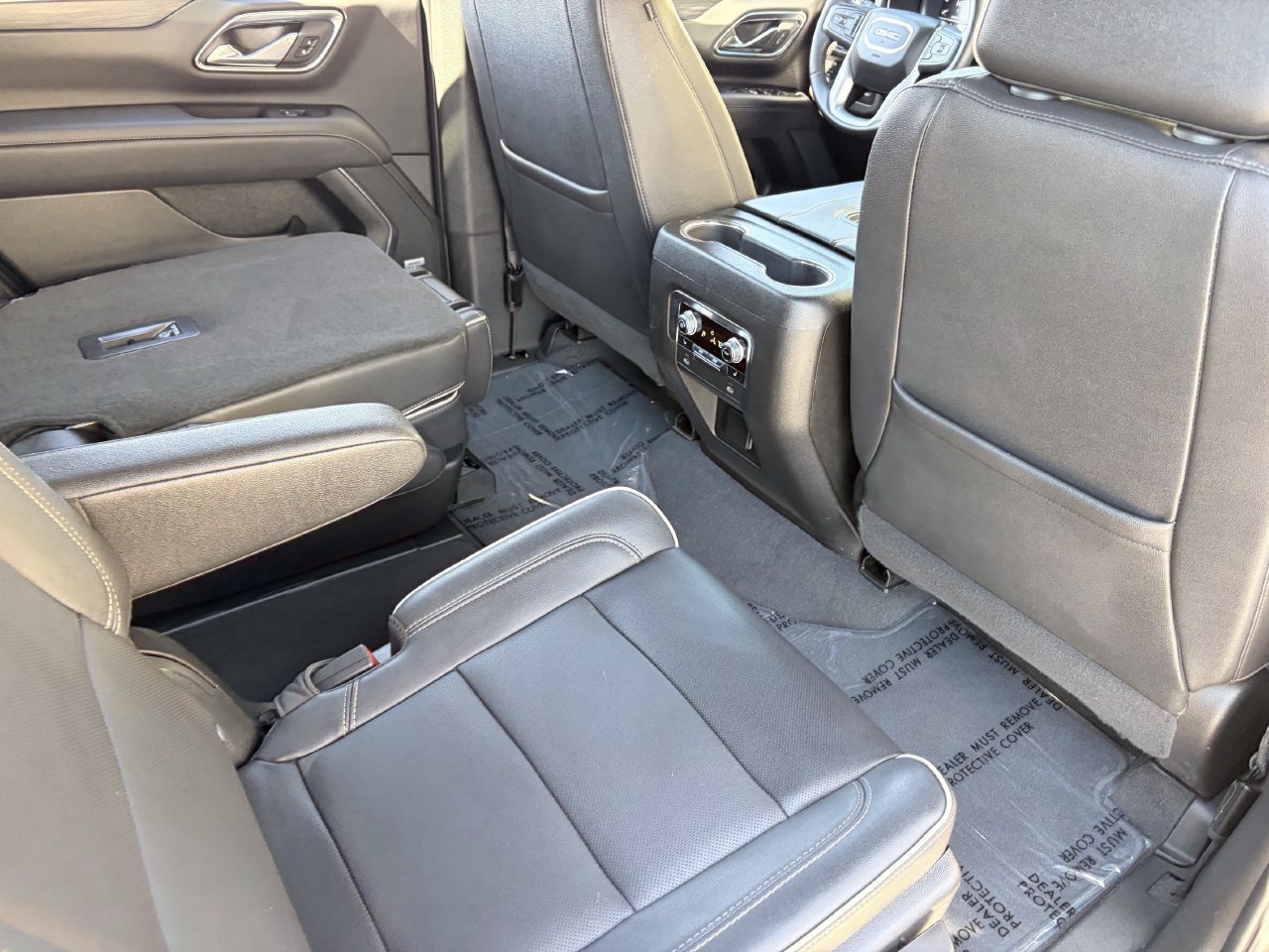 Used 2023 GMC Yukon SLT w/ SLT Premium Package AWD/4WD image 14