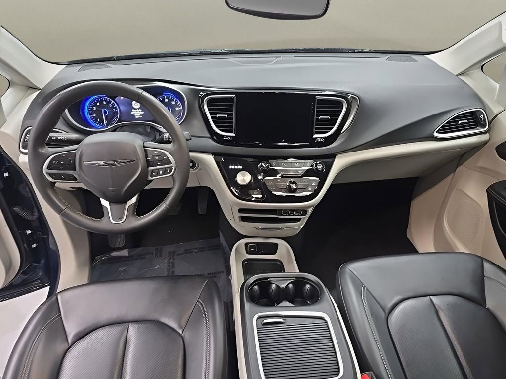 Used 2024 Chrysler Pacifica Touring-L image 21