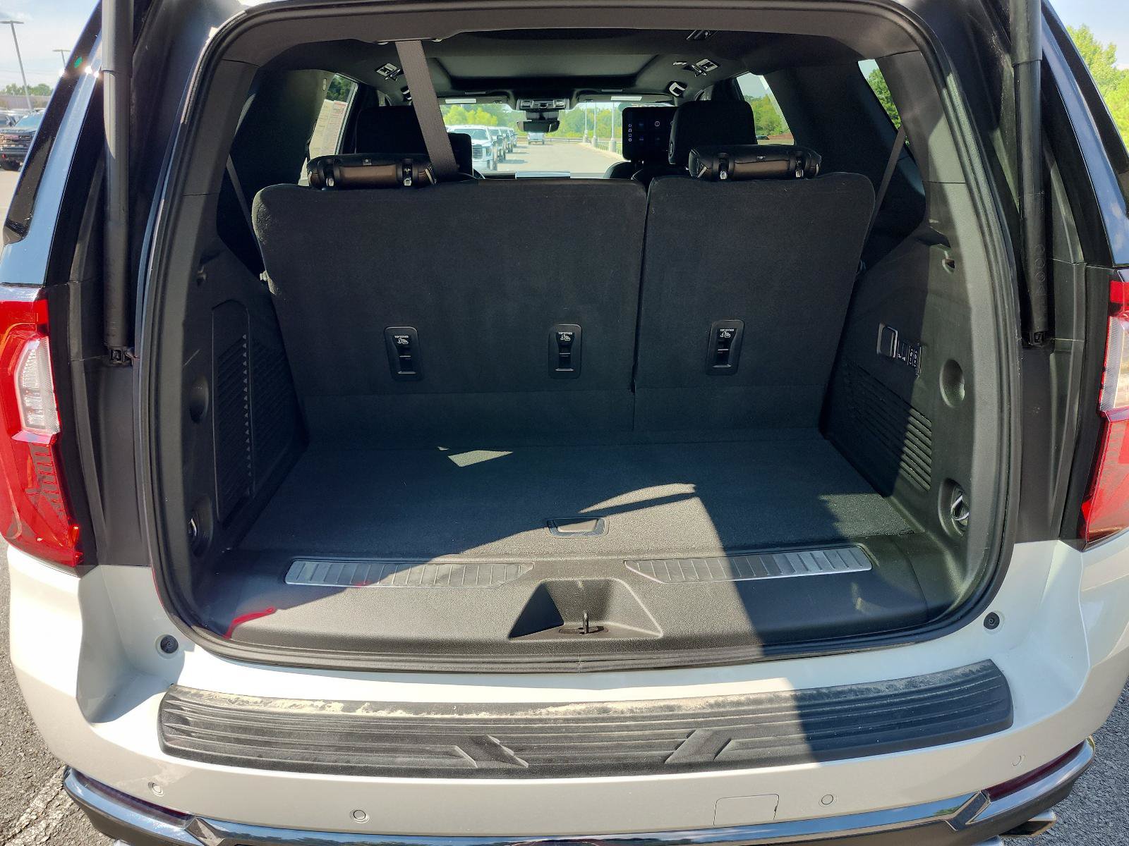 Certified 2025 GMC Yukon Denali Ultimate AWD/4WD image 12