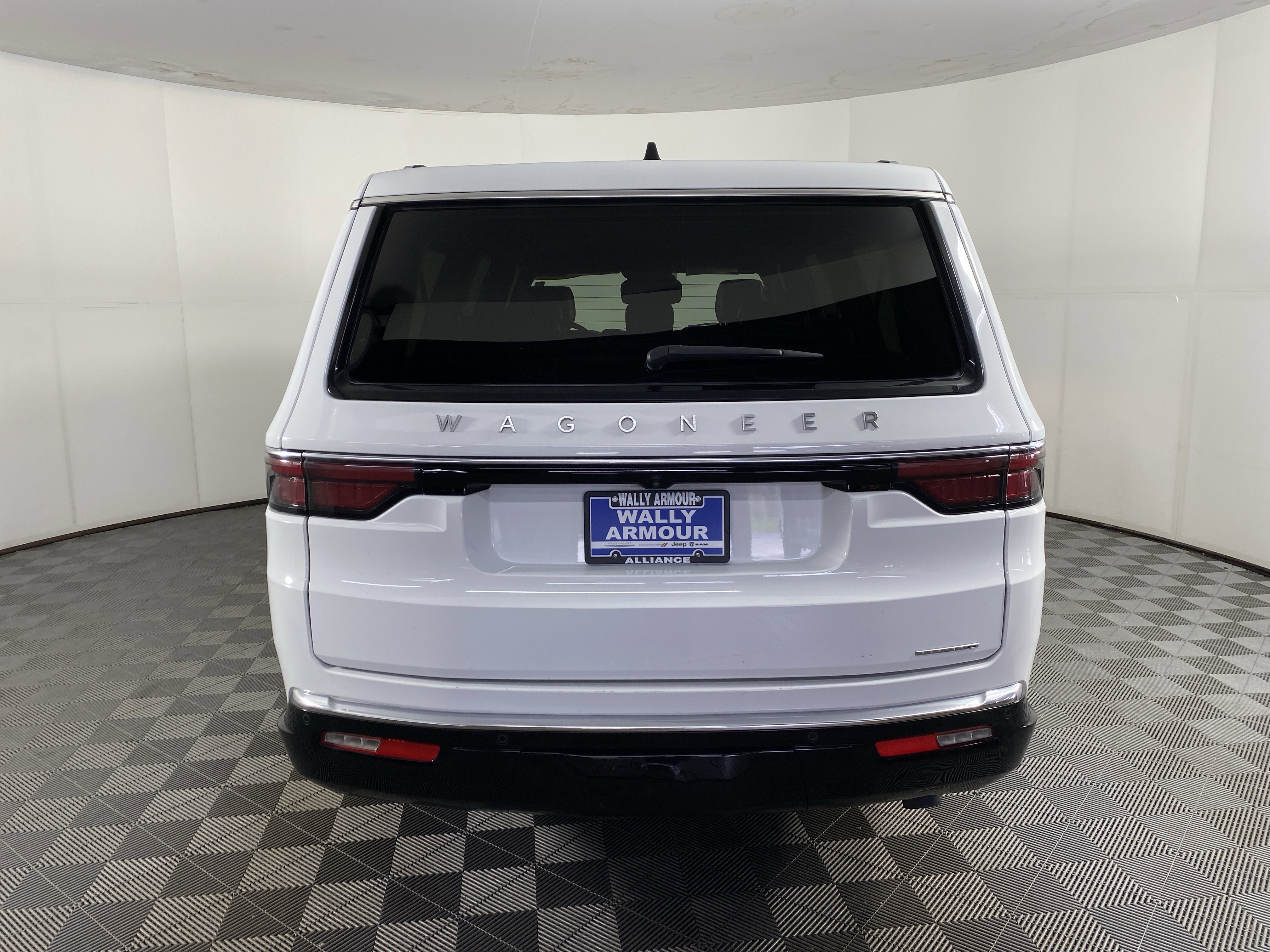 Used 2024 Jeep Wagoneer L Series II w/ Flexible Seating Group image 9