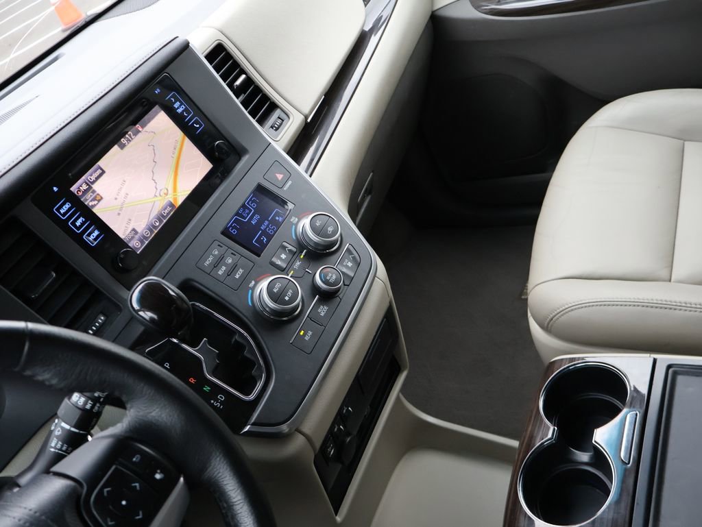 Used 2015 Toyota Sienna XLE Premium image 22