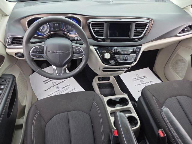 Used 2023 Chrysler Voyager LX image 9