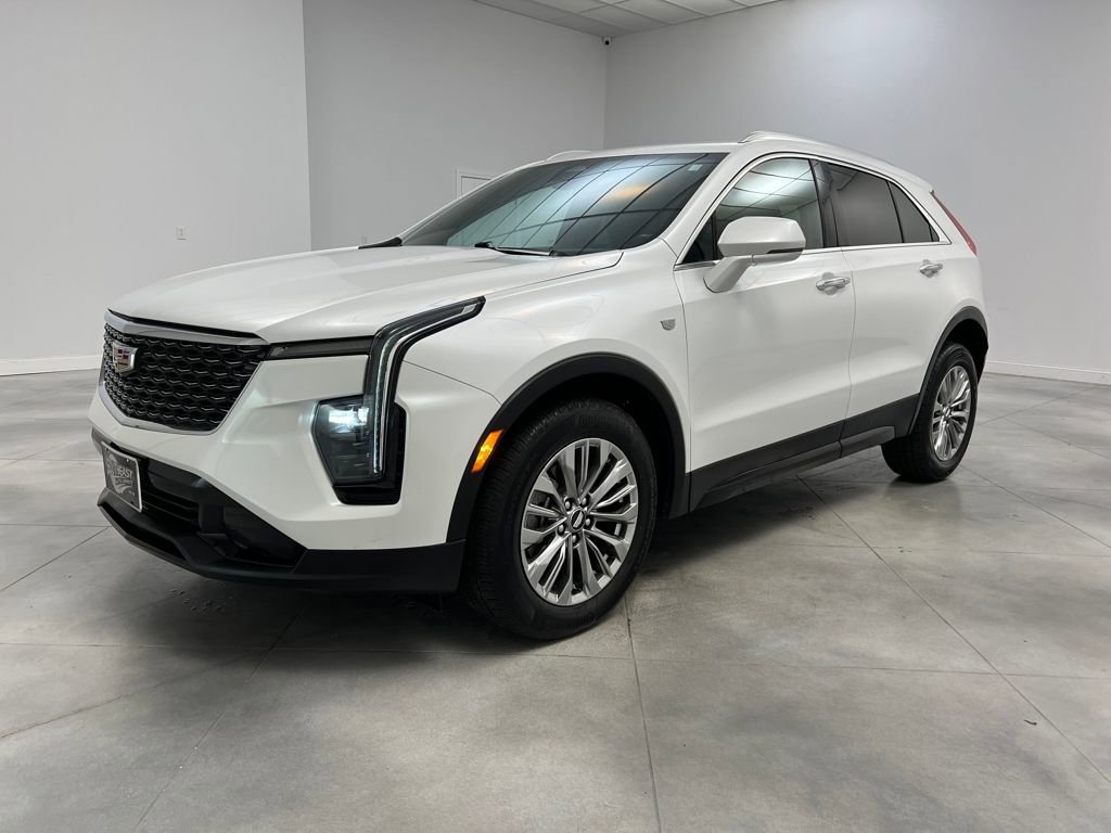 Used 2024 Cadillac XT4 Premium Luxury image 3