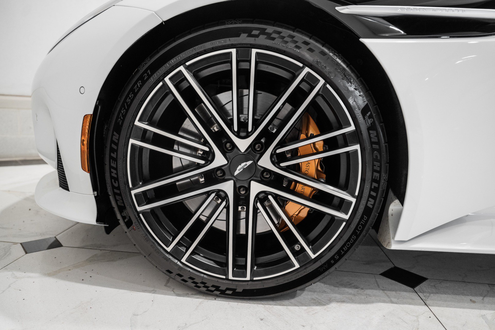 Used 2024 Aston Martin DB12 Coupe RWD image 4