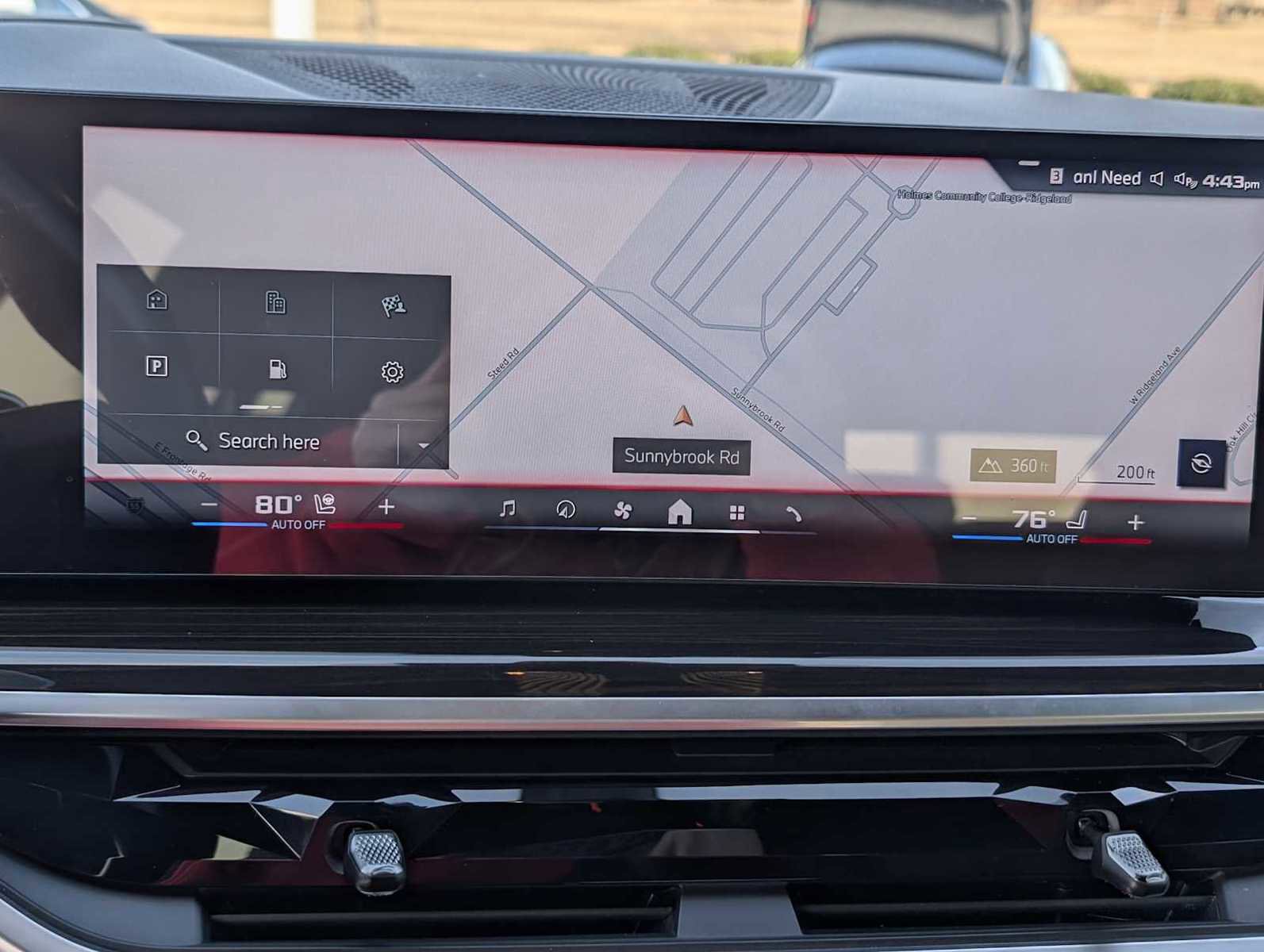 Used 2024 BMW X7 M60i w/ Executive Package image 17