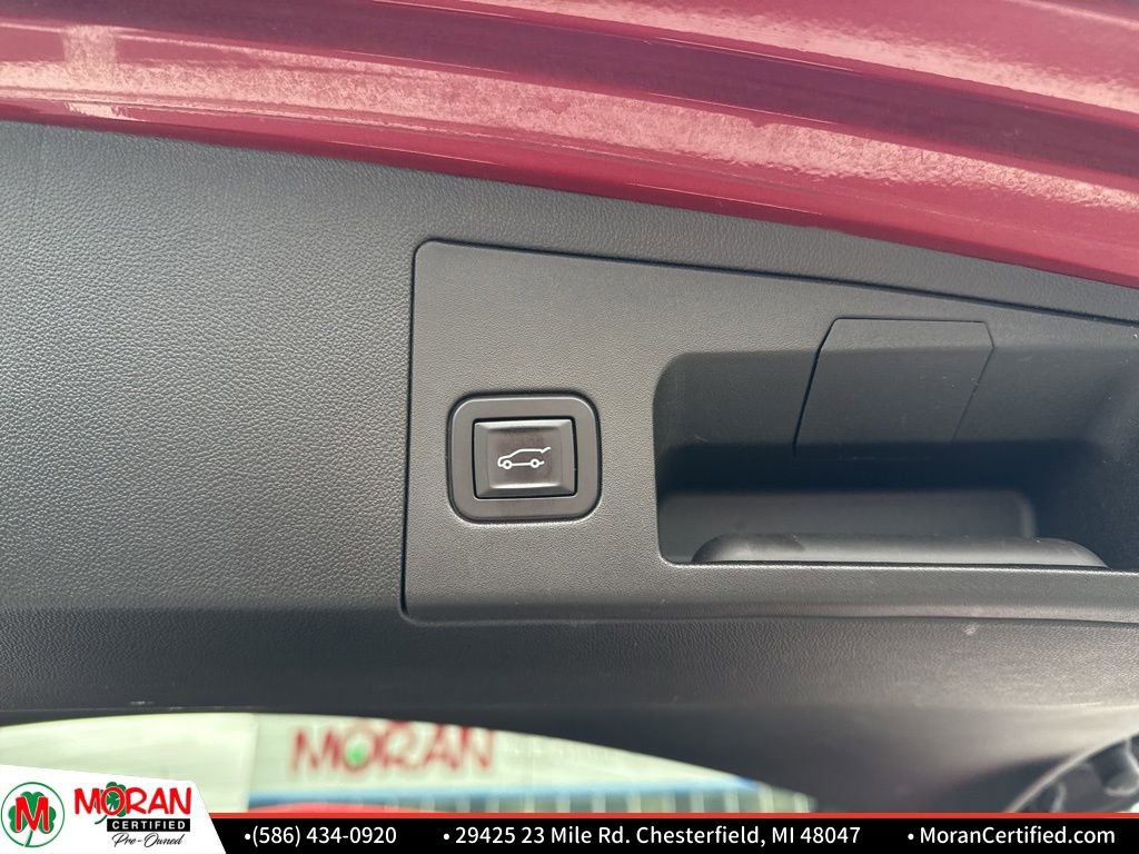 Used 2018 Cadillac XT5 Luxury w/ Driver Awareness Package FWD image 29