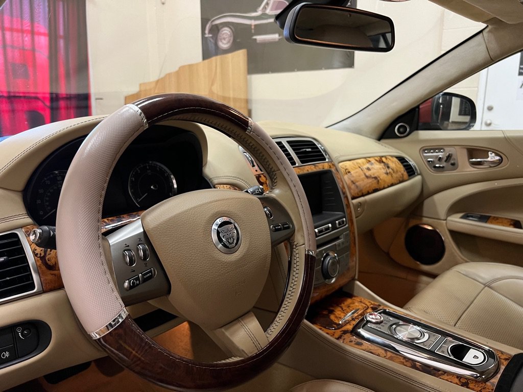 Used 2010 Jaguar XK Coupe RWD image 28