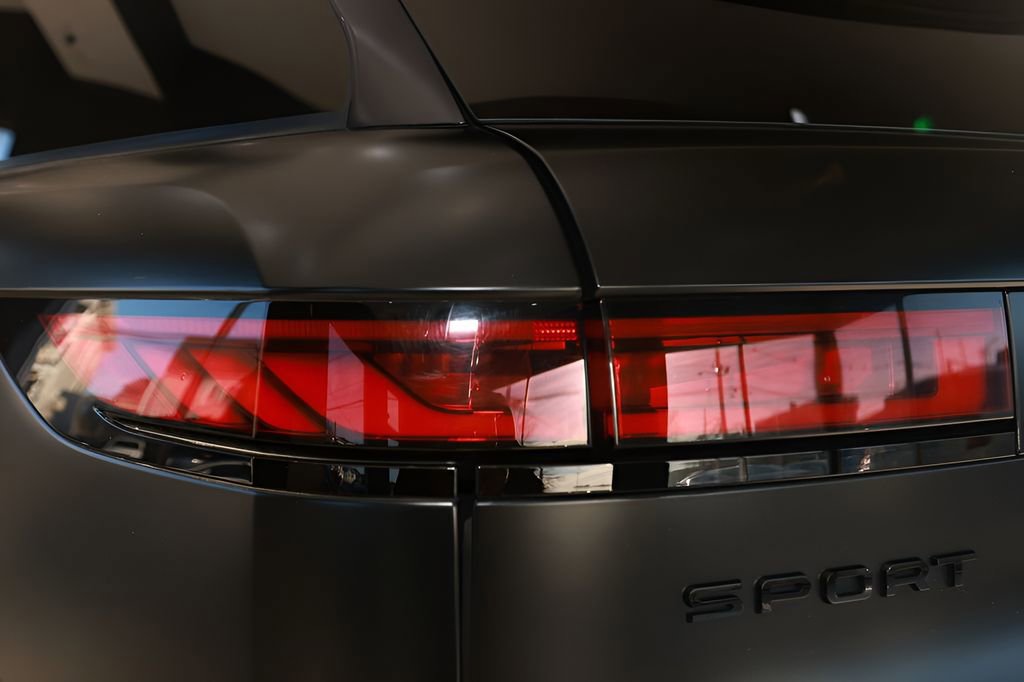 Used 2023 Land Rover Range Rover Sport SE Dynamic image 36