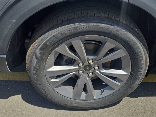 Certified 2023 Ford Explorer XLT w/ Equipment Group 202A AWD/4WD image 5