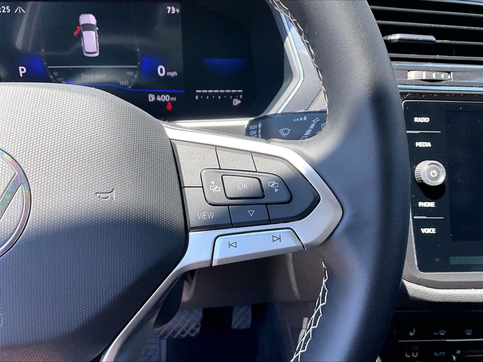 Certified 2022 Volkswagen Tiguan SE w/ Panoramic Sunroof Package AWD/4WD image 19