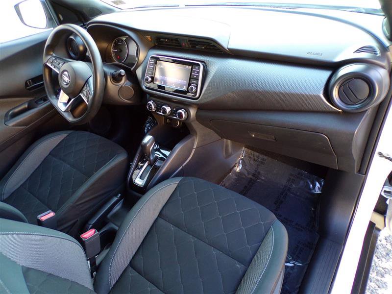 Used 2020 Nissan Kicks S image 19