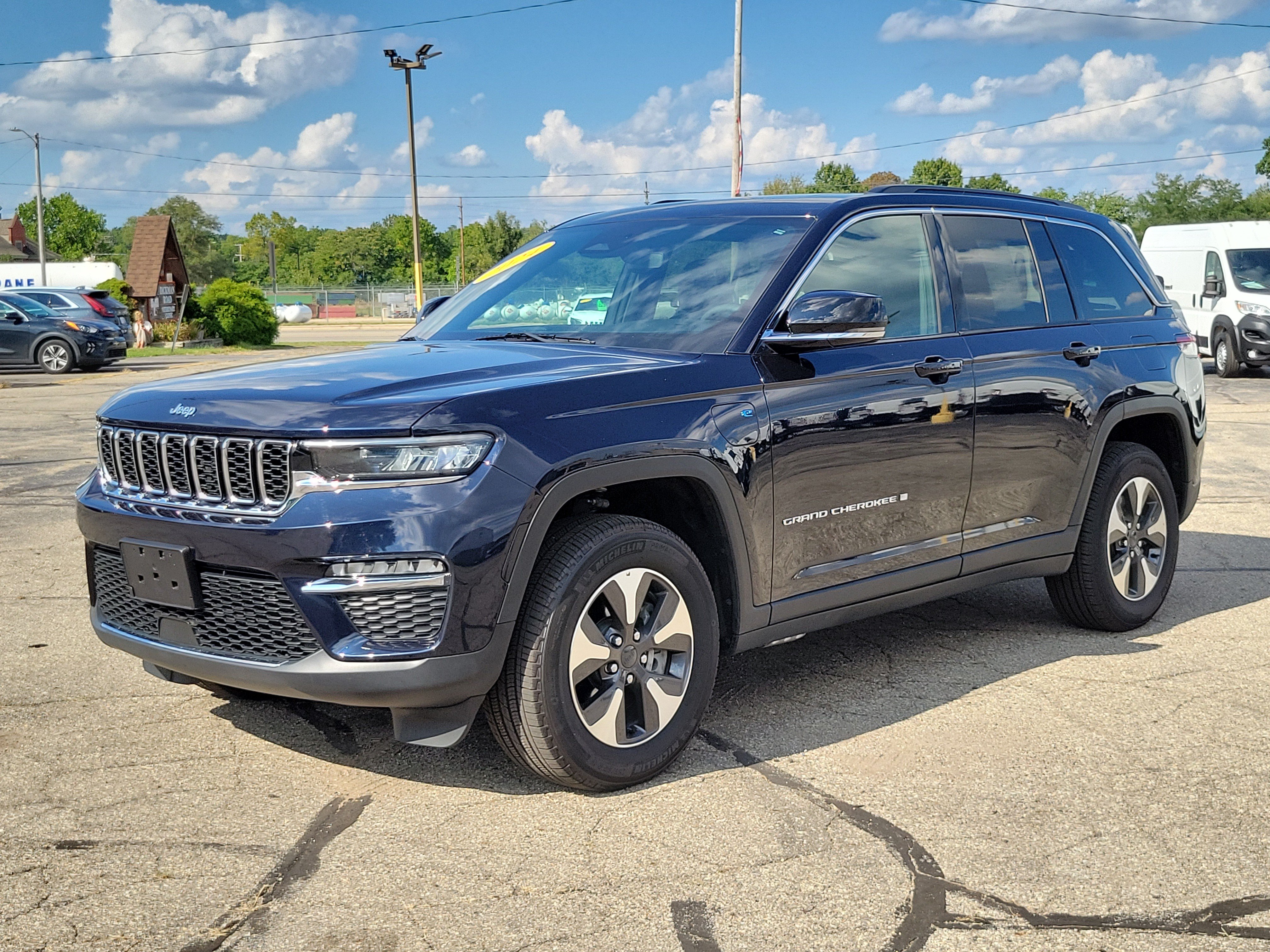 Used 2024 Jeep Grand Cherokee Limited 4xe AWD/4WD image 2