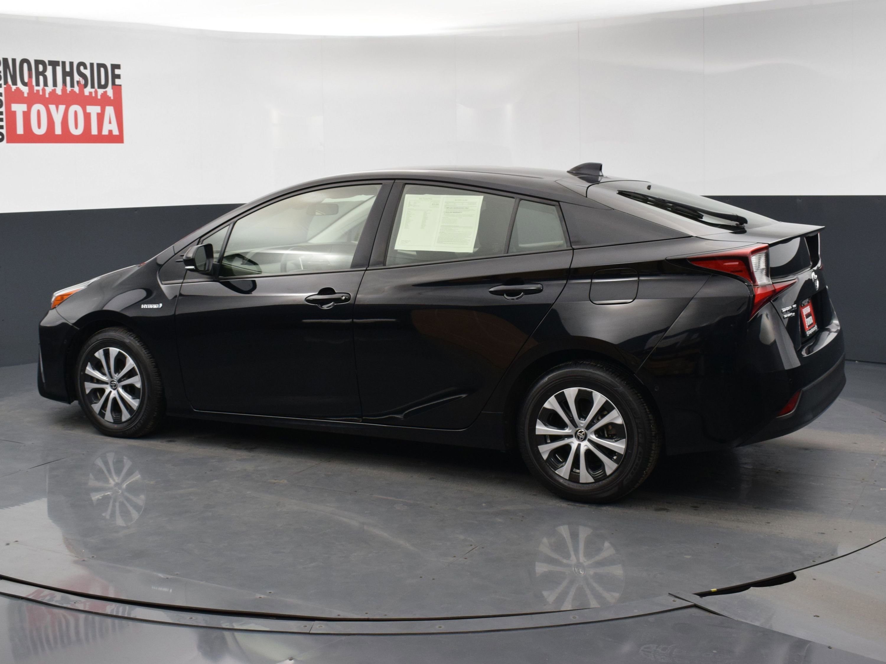 Used 2021 Toyota Prius LE video 2