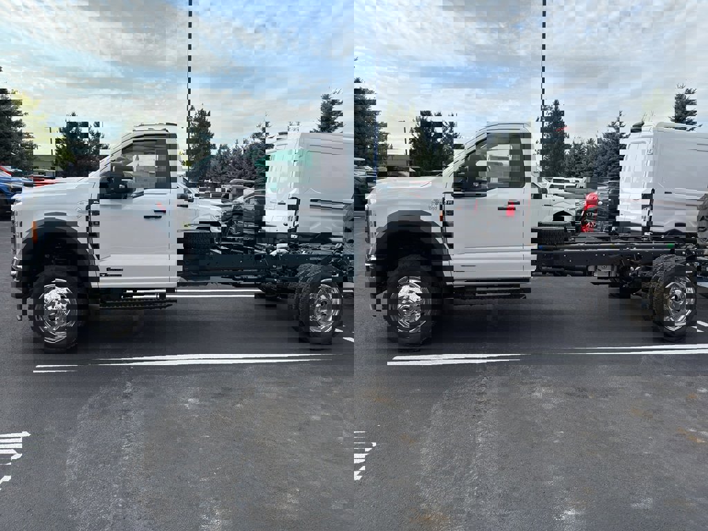 New 2025 Ford F550 4x4 Regular Cab Super Duty image 4
