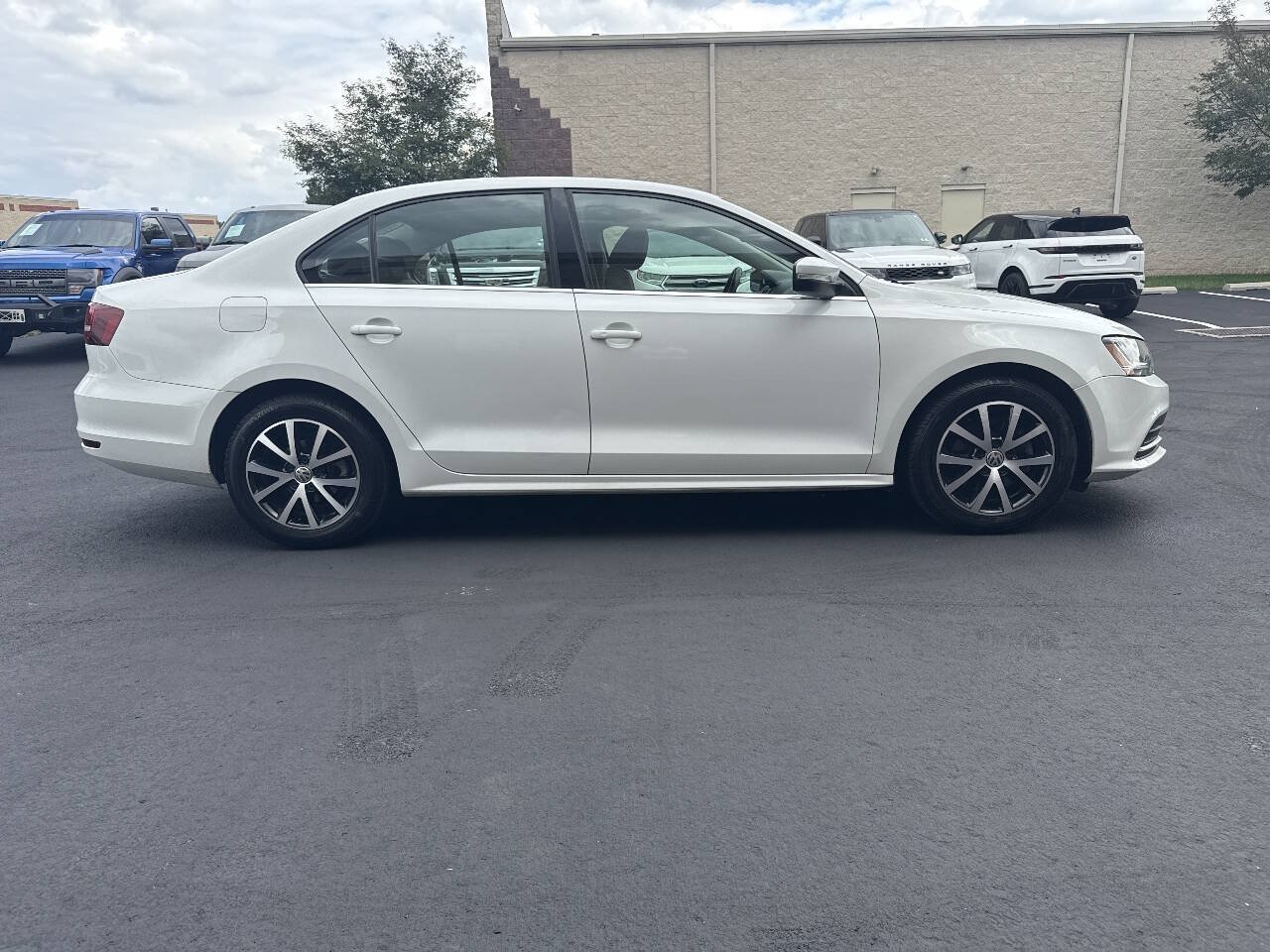 Used 2017 Volkswagen Jetta SE FWD image 8