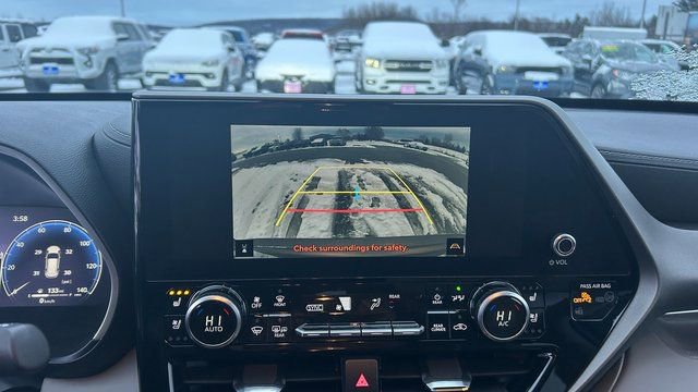 Used 2023 Toyota Highlander Limited image 29