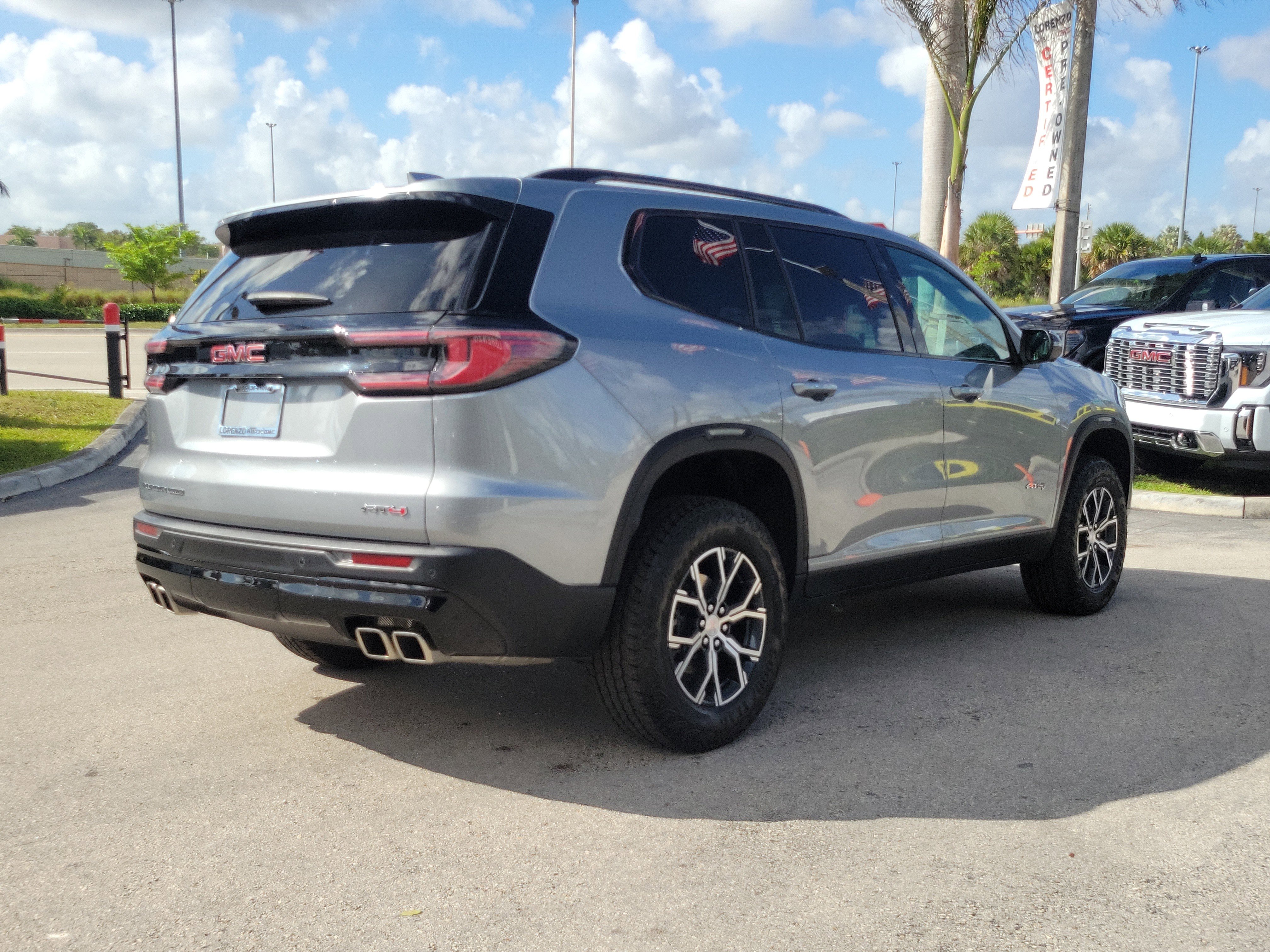 Used 2024 GMC Acadia AT4 w/ Luxury Package image 5