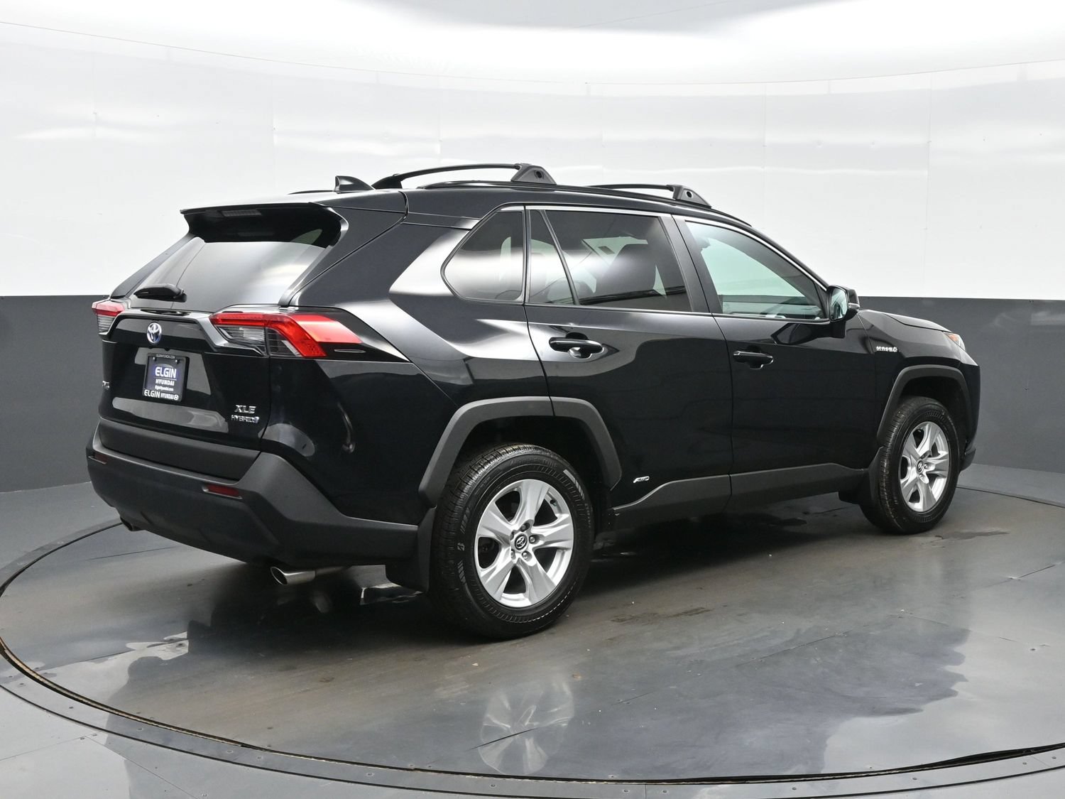 Used 2020 Toyota RAV4 XLE w/ XLE Grade Weather Package AWD/4WD image 6