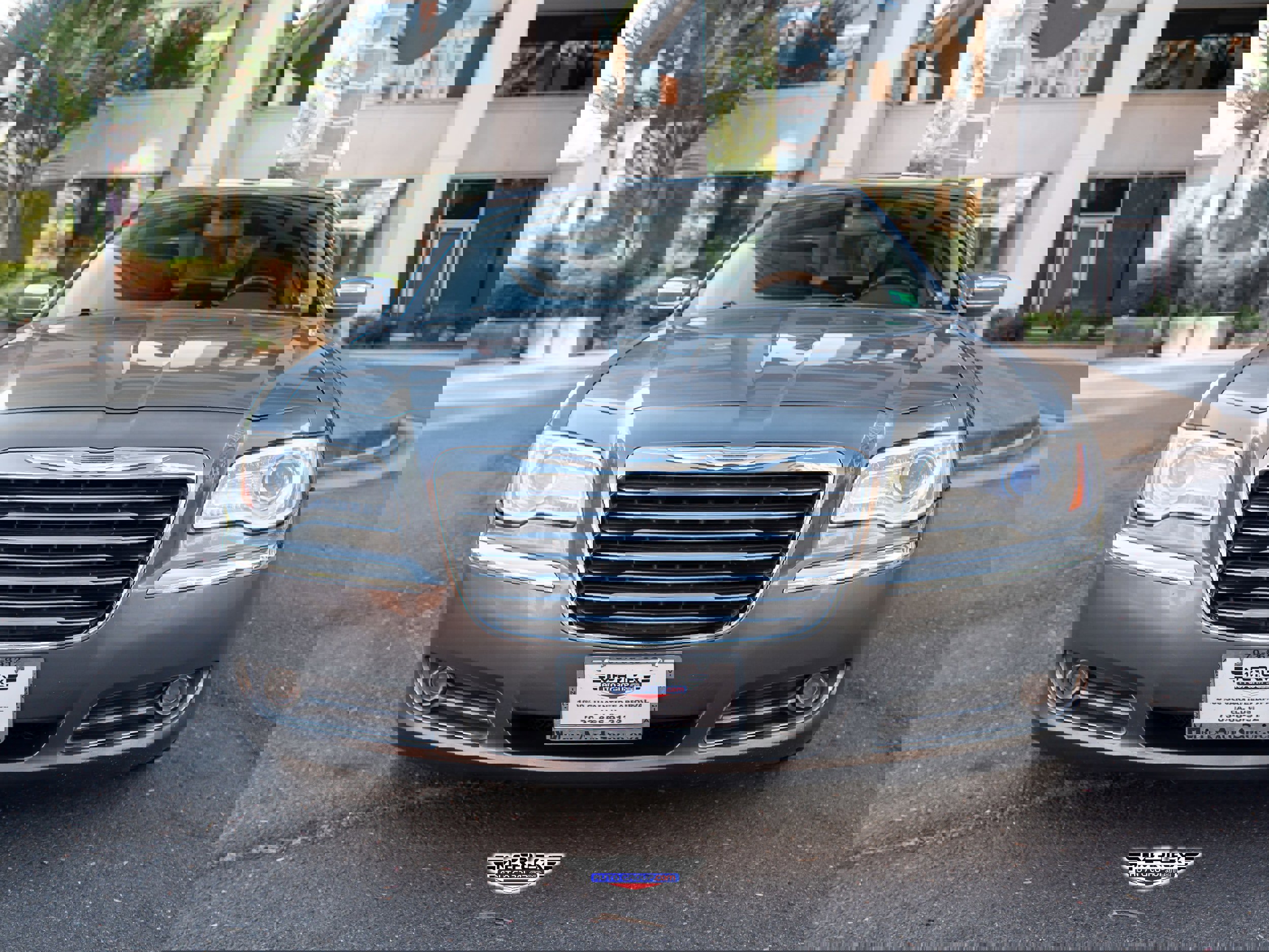 Used 2011 Chrysler 300 Limited w/ Luxury Group image 2