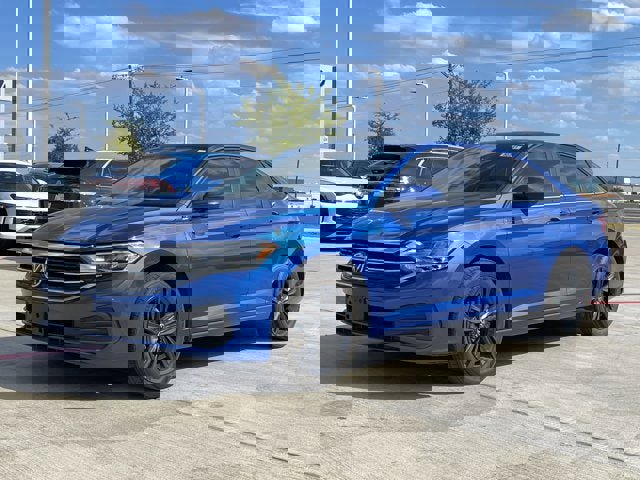 Used 2023 Volkswagen Jetta SE w/ Panoramic Sunroof Package video 2