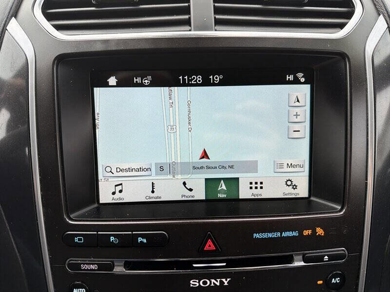 Used 2017 Ford Explorer Platinum image 27