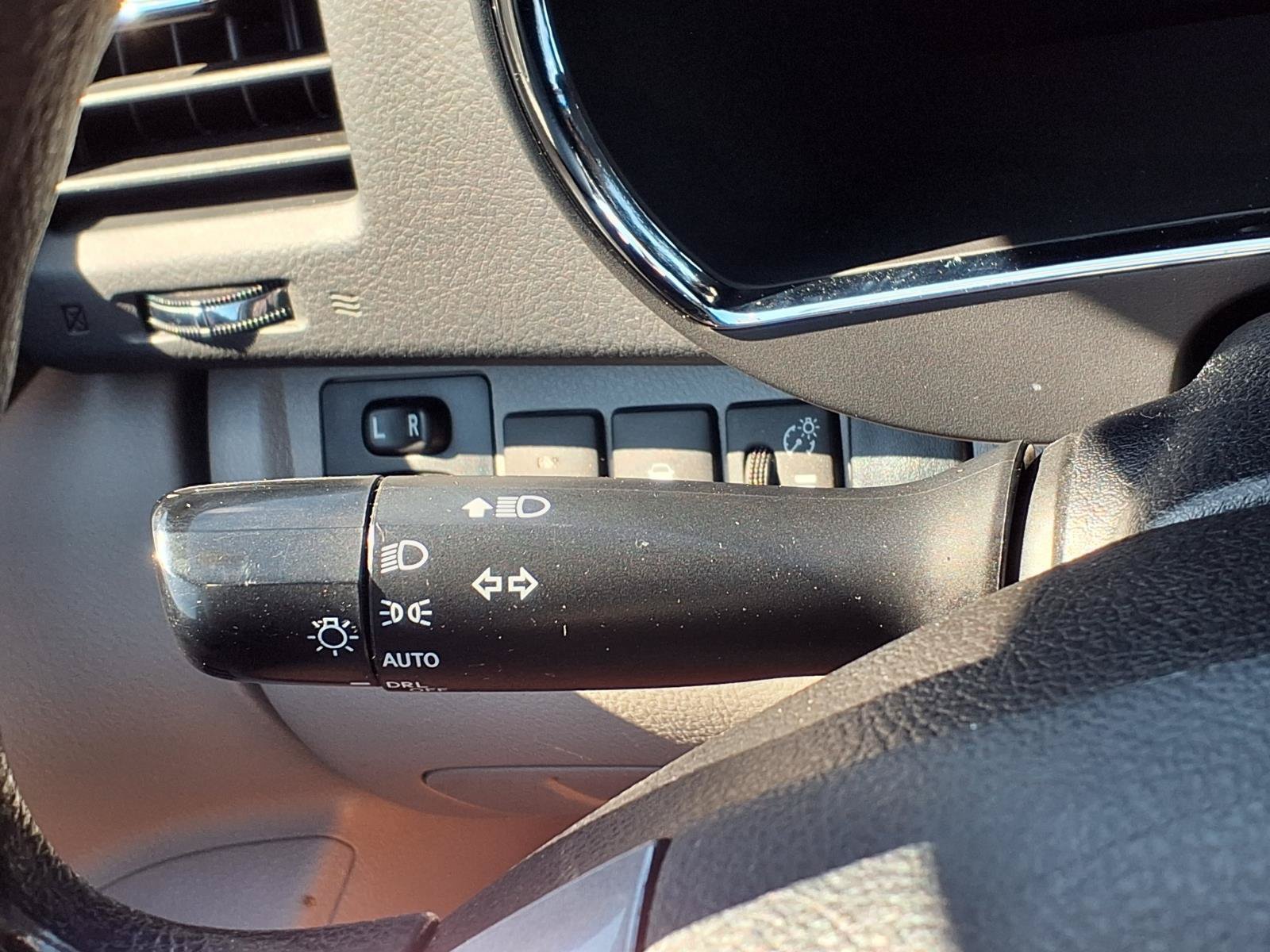 Used 2013 Toyota Highlander FWD w/ Cold Weather Pkg image 20
