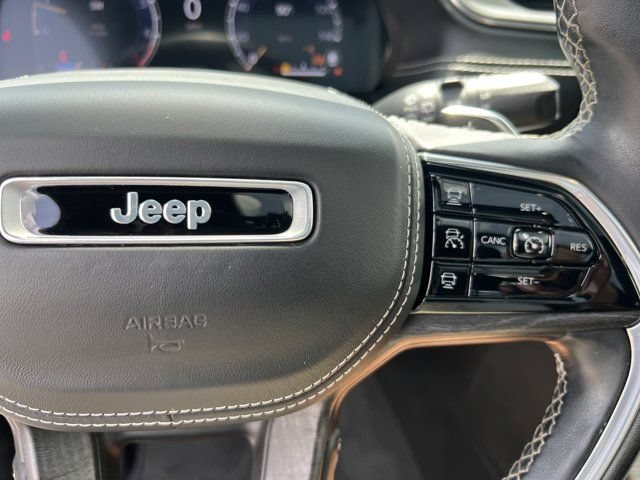 Certified 2022 Jeep Grand Cherokee Overland w/ Luxury Tech Group IV AWD/4WD image 37
