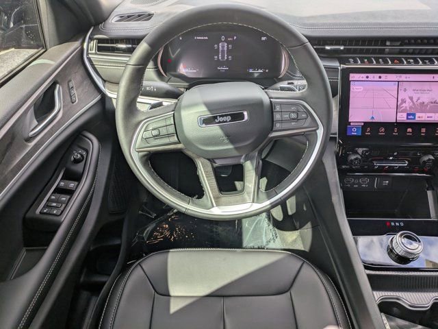 New 2025 Jeep Grand Cherokee Limited w/ Black Appearance Package image 14