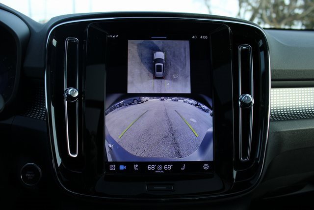 Used 2025 Volvo XC40 B5 Plus image 22