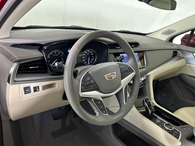 Used 2025 Cadillac XT5 Premium Luxury AWD/4WD image 13