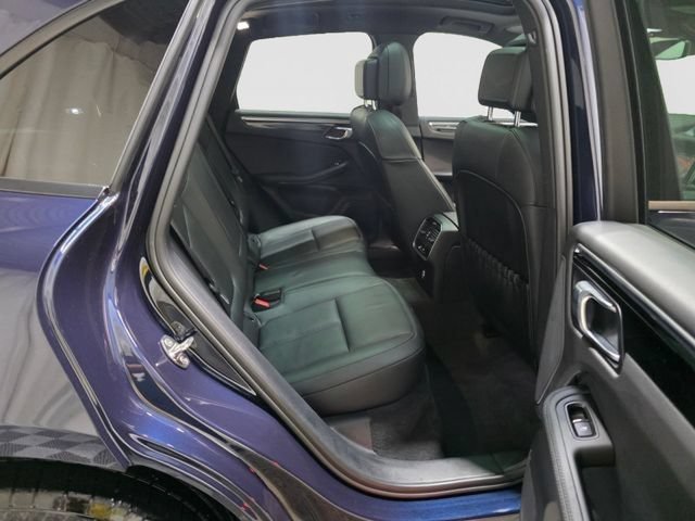 Used 2023 Porsche Macan AWD/4WD image 32