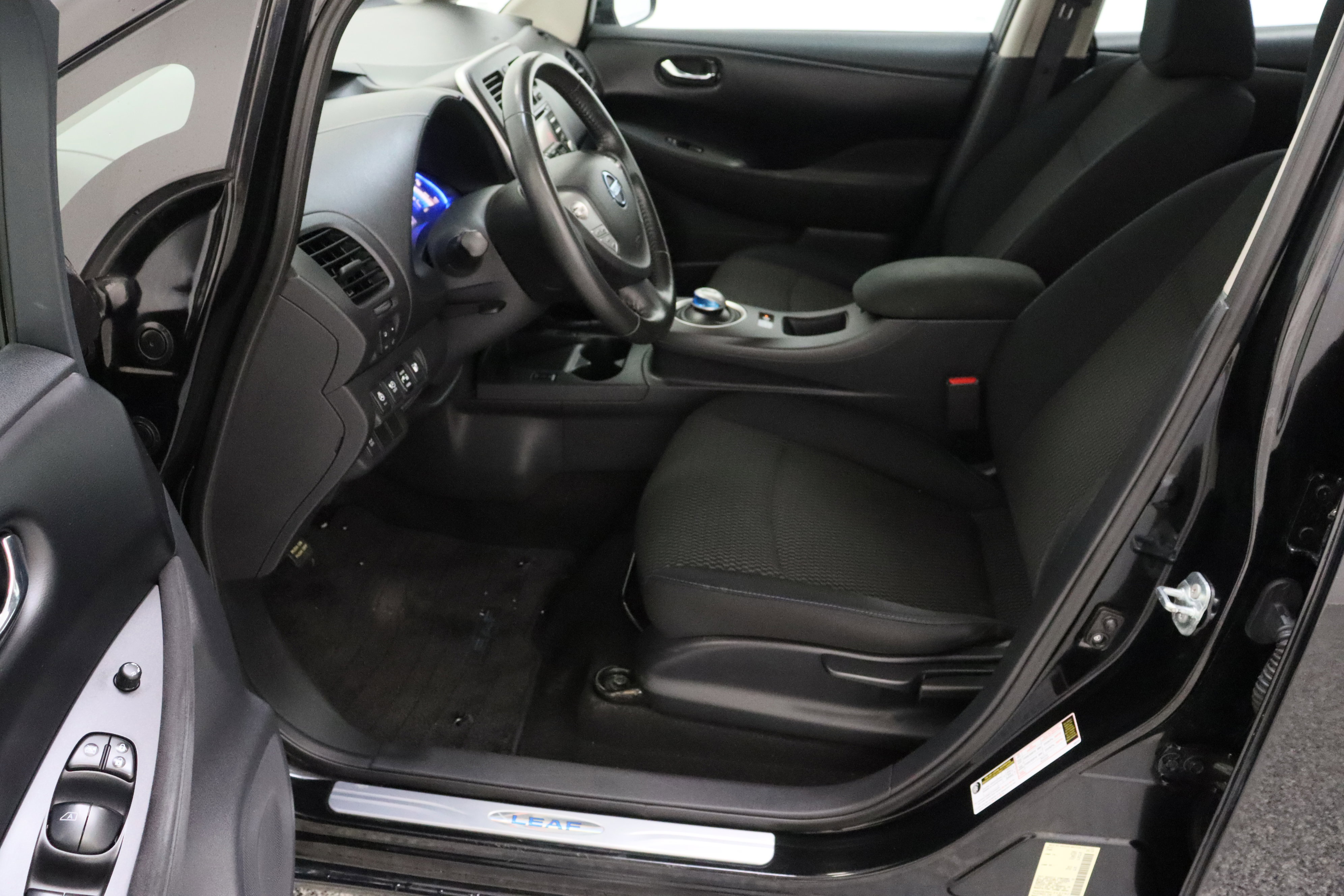 Used 2015 Nissan Leaf S w/ Charge Package FWD image 14