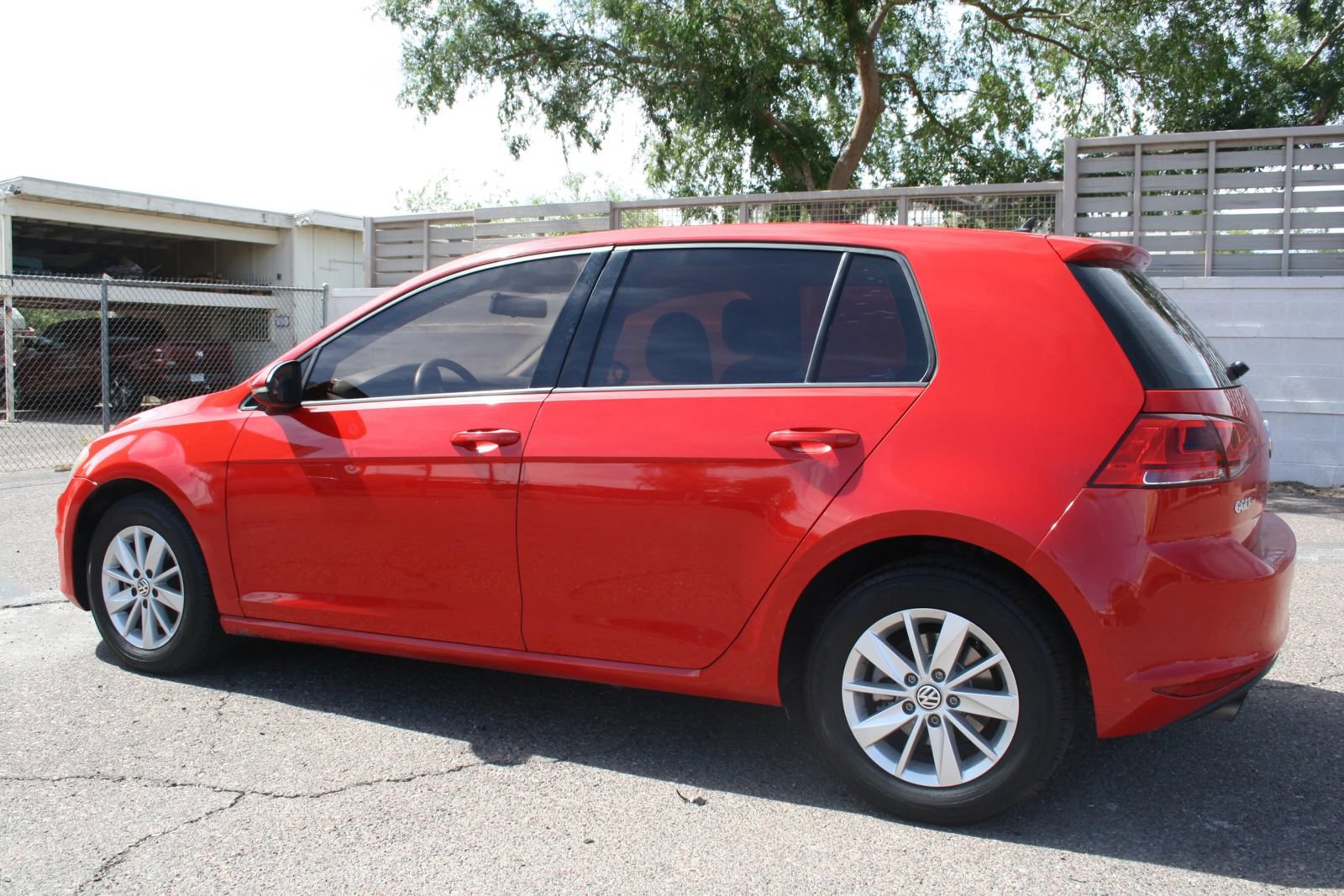 Used 2015 Volkswagen Golf S FWD image 9