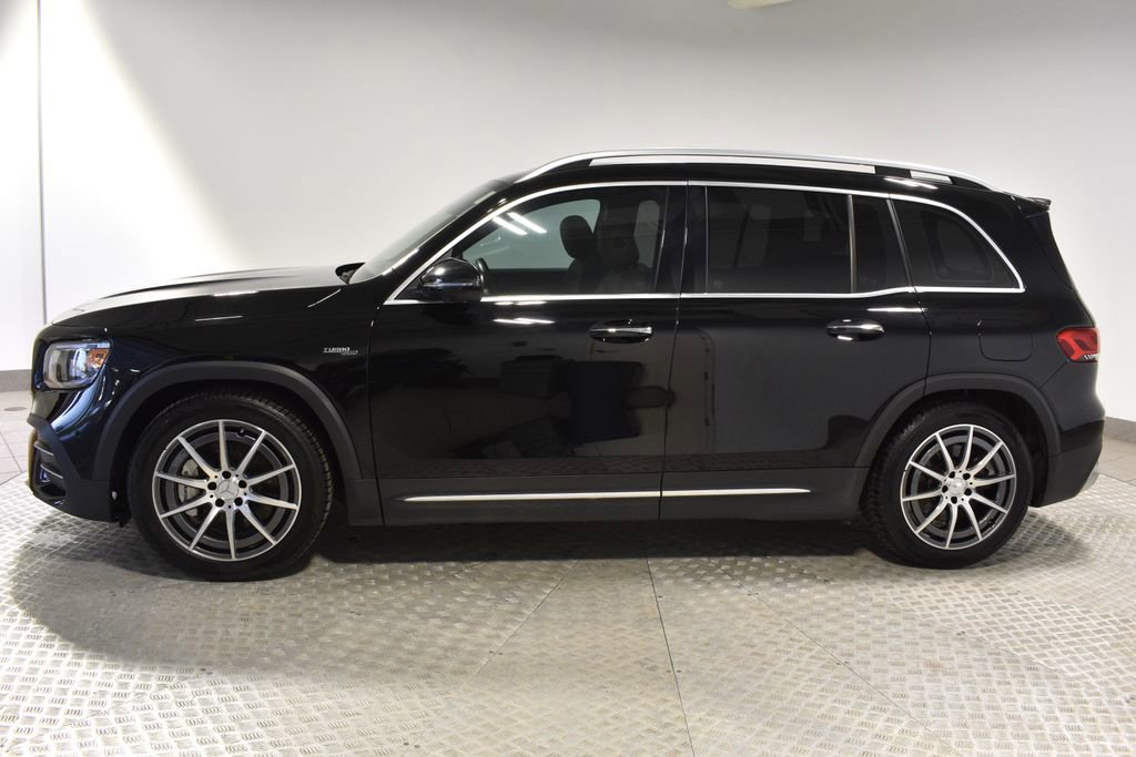 Used 2023 Mercedes-Benz GLB 35 AMG 4MATIC image 2