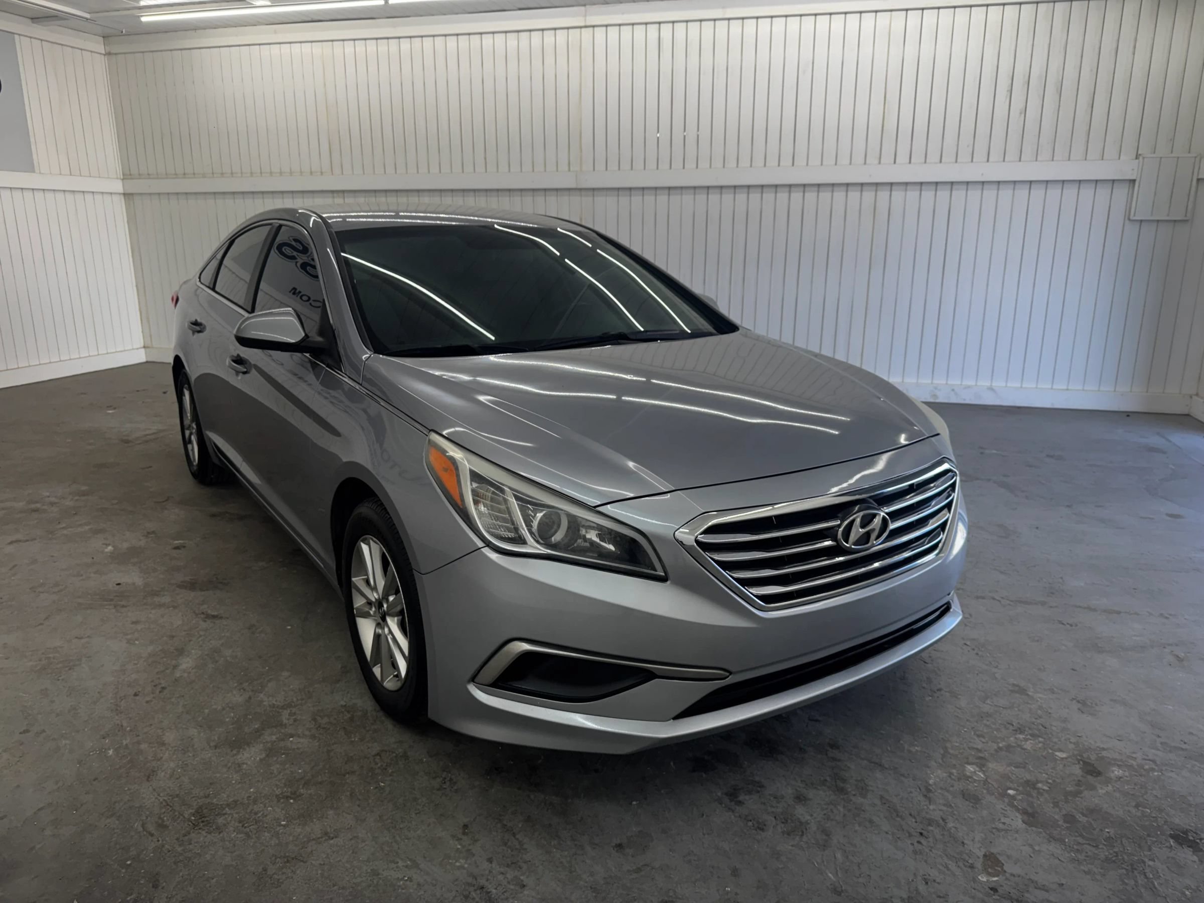 Used 2017 Hyundai Sonata SE image 3