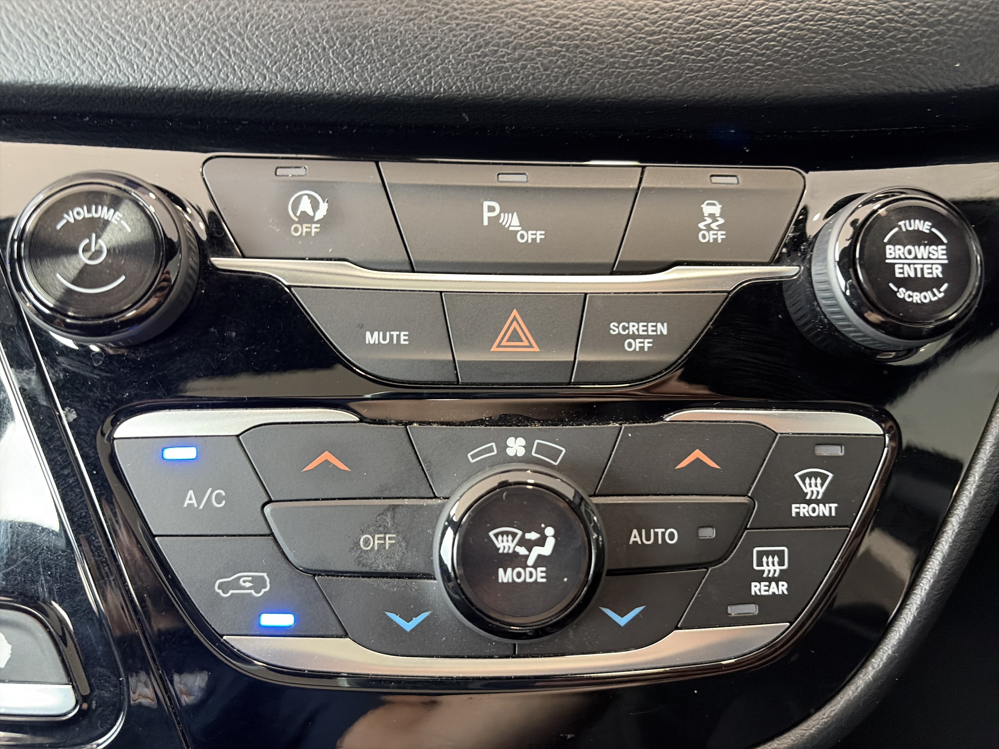 Used 2018 Chrysler Pacifica Touring-L Plus FWD image 27