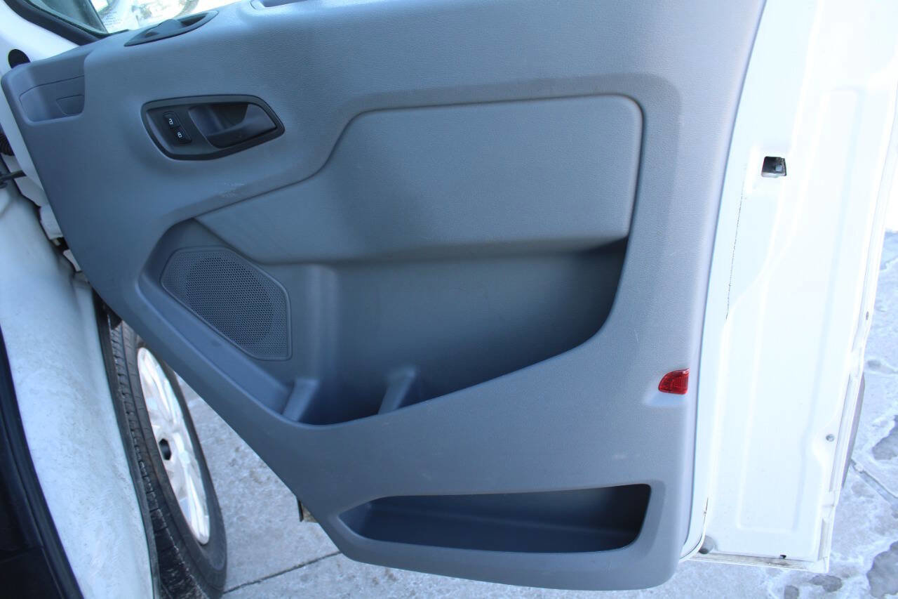 Used 2019 Ford Transit 150 XLT image 7