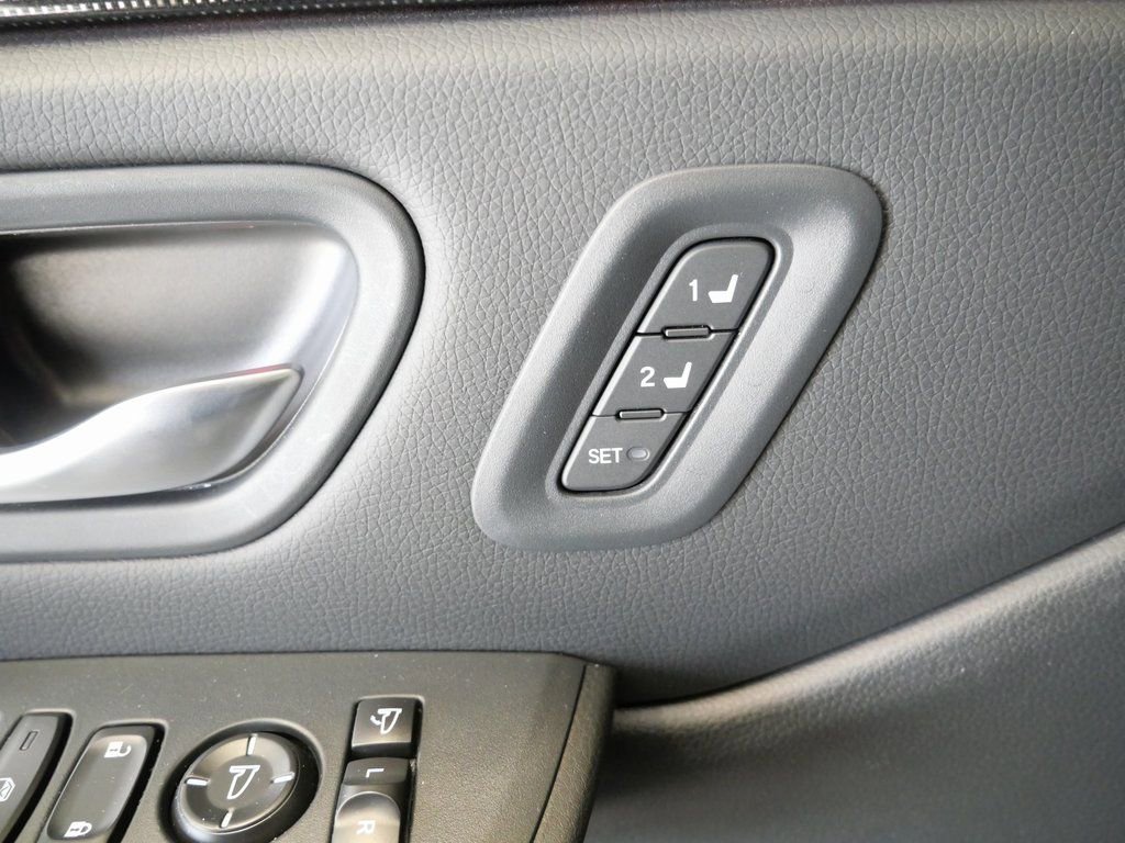 Used 2025 Honda Pilot Black Edition image 33