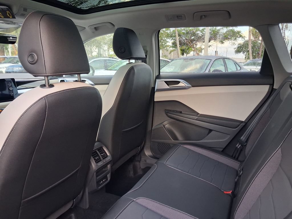 New 2026 Volkswagen Taos SE FWD image 5