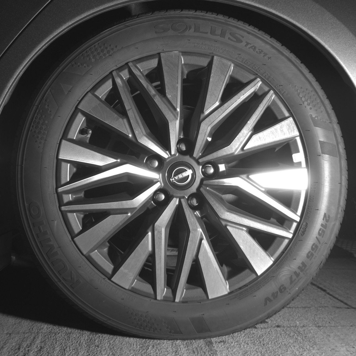 Used 2025 Nissan Altima 2.5 SV FWD image 14