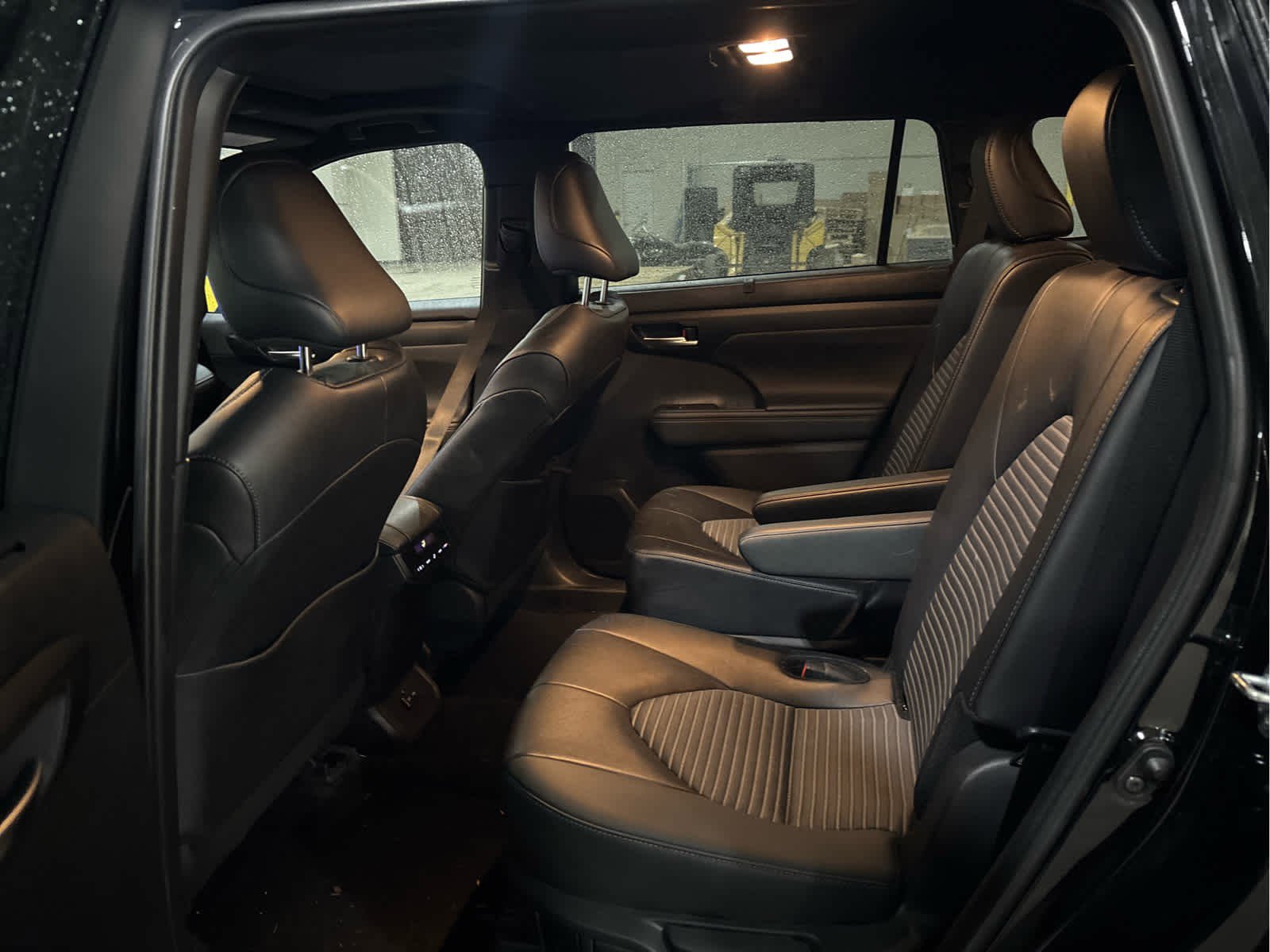 Used 2025 Toyota Highlander XSE image 8