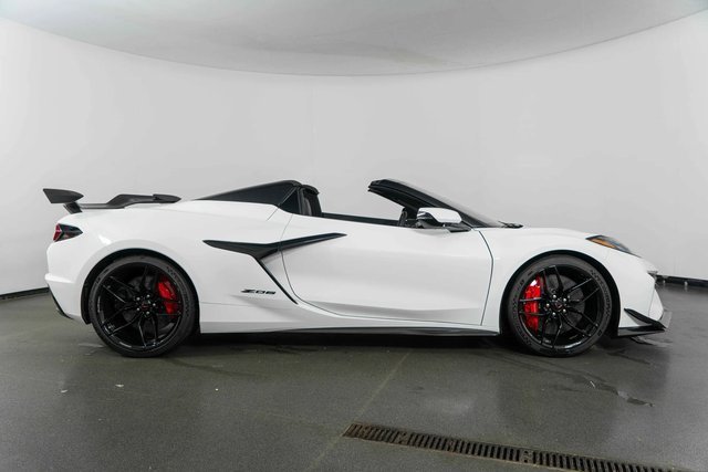 Used 2025 Chevrolet Corvette Z06 w/ Z07 Performance Package image 9