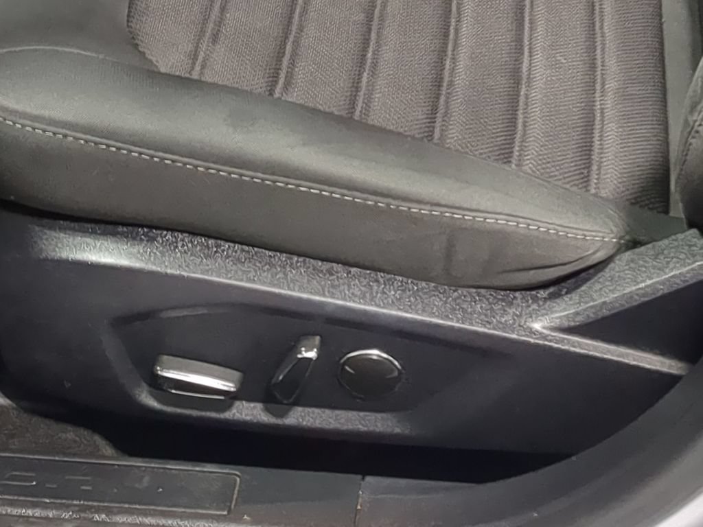 Used 2020 Ford Fusion SE FWD image 21