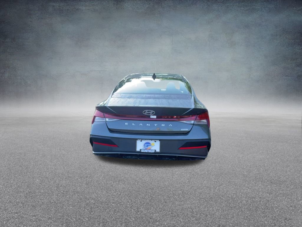 Used 2025 Hyundai Elantra Blue image 20