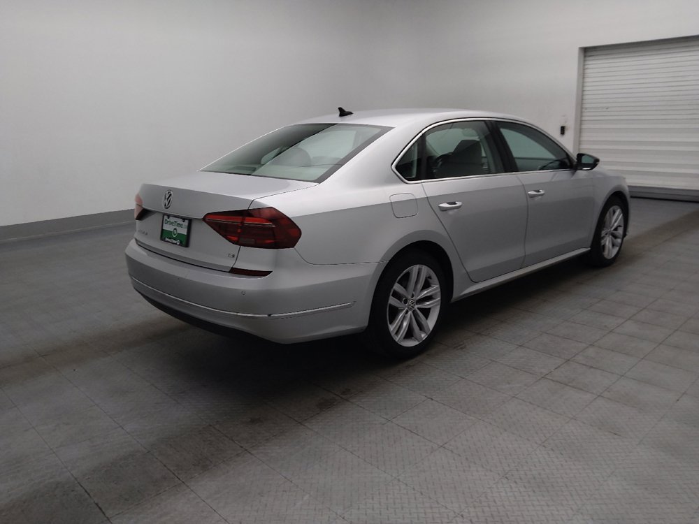 Used 2018 Volkswagen Passat 2.0T SE FWD image 10