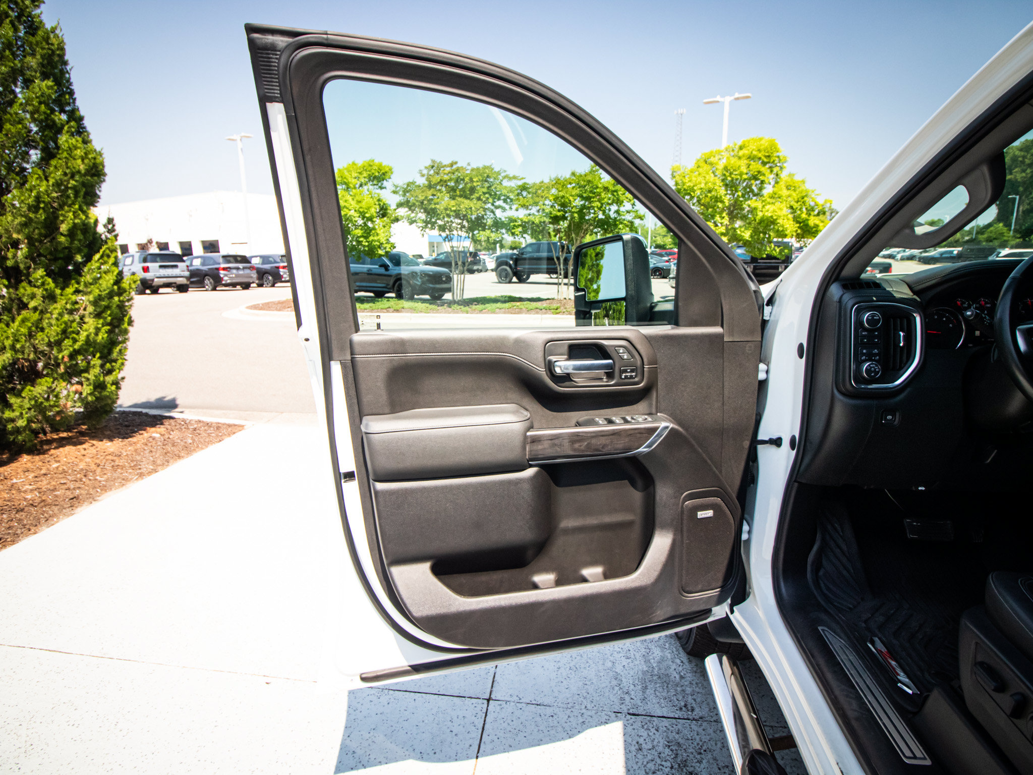 Used 2023 Chevrolet Silverado 2500 LTZ AWD/4WD image 14