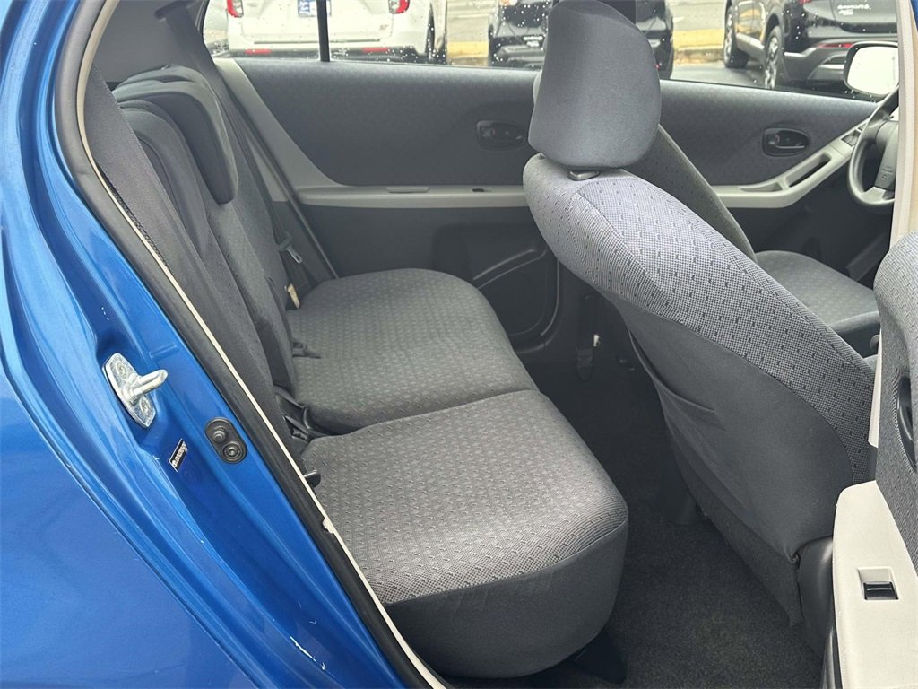 Used 2009 Toyota Yaris 4-Door Hatchback image 7
