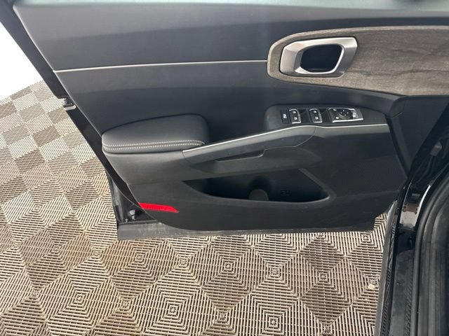 Used 2021 Kia Sorento EX w/ EX AWD X-Line Package image 22