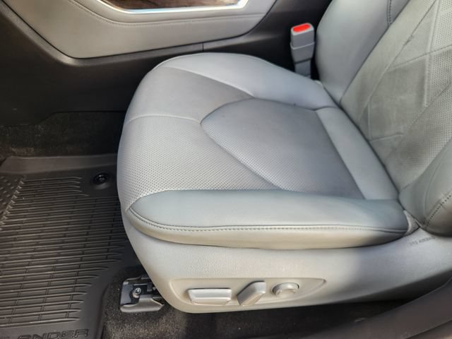 Certified 2025 Toyota Highlander Platinum AWD/4WD image 23